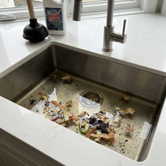 Vraćanje vode u sudoperu