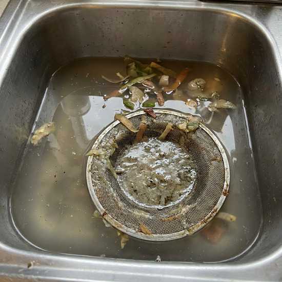 Vraćanje vode u sudoperu