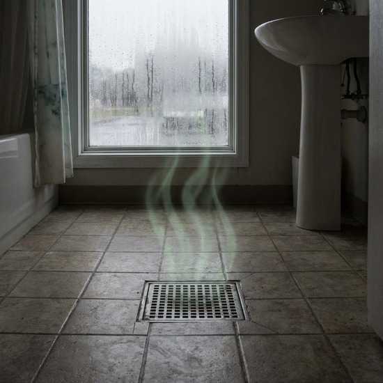 Zašto se u kupatilu oseća miris kanalizacije